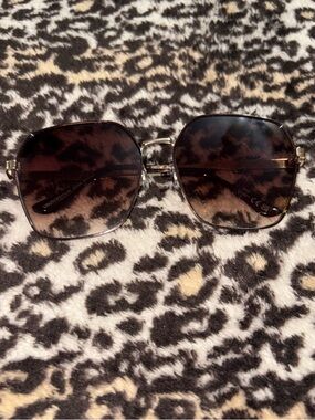 Jessica Simpson Gold Frame Sunglasses with Brown Gradient Lenses